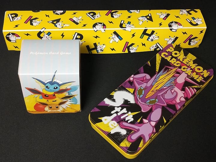 ポケモンカードを遊んだあとの片付けをしたイメージ。 プレイマットケース・デッキケース・ダメカンケース（ペンケース）。