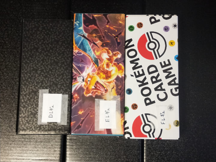 Gレギュレーションがスタン落ち時の整理前。 G以前のD～Fの保管ストレージボックス3箱。