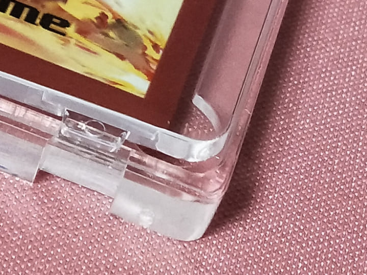 DAISOのマグネットカードローダー（JAN：4550480877129）。商品のした部分の見た目。